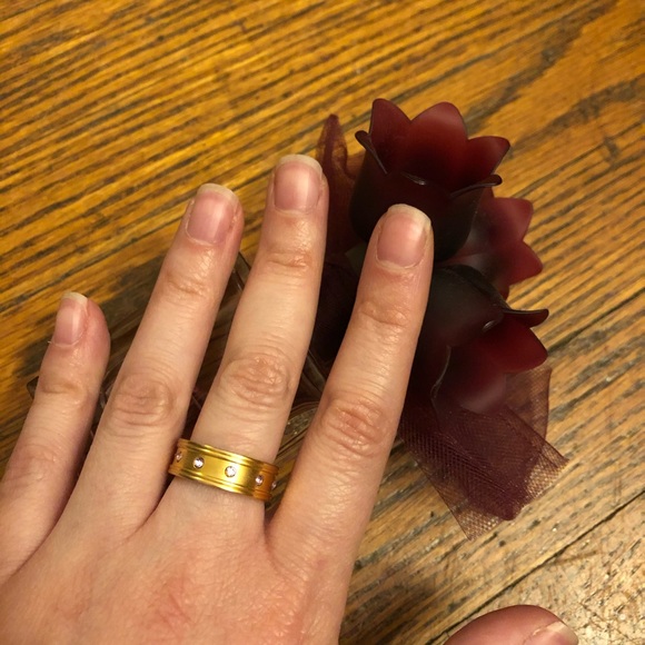 *RING* Gold - Picture 3 of 3